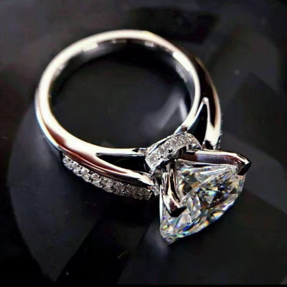 Silver Crystal Engagement-Style Ring – Sparkling Statement Jewelry - Picture 3 of 11